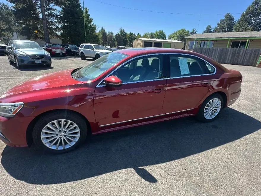2017 Volkswagen Passat SE photo 1