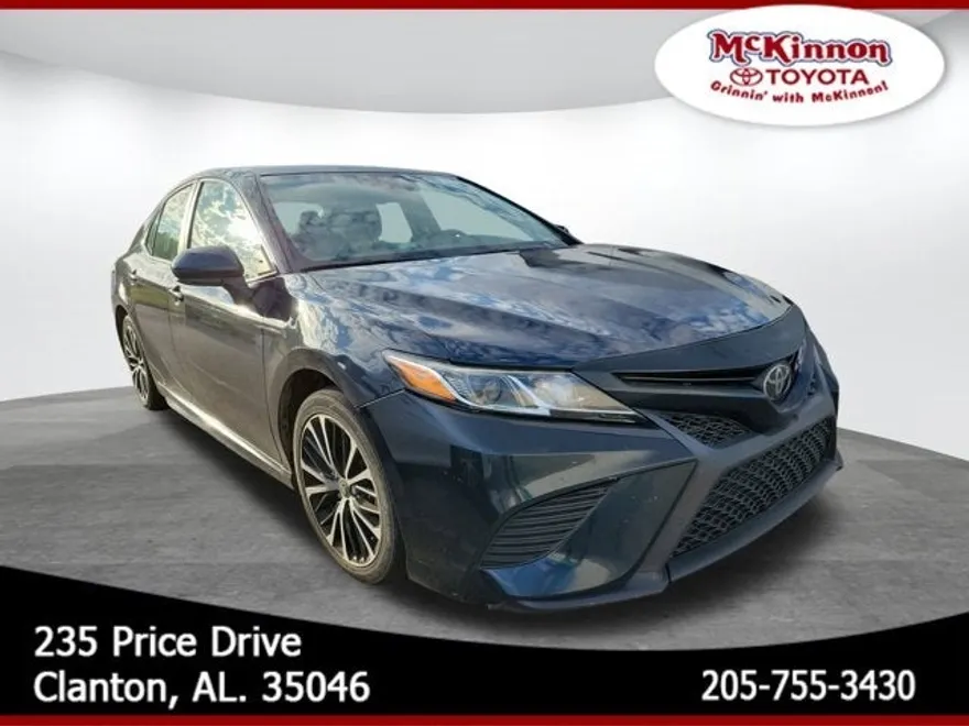 2020 Toyota Camry SE photo 1