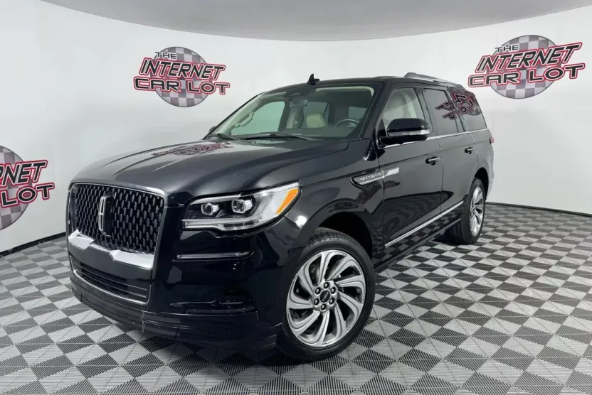 2022 Lincoln Navigator Standard photo 1