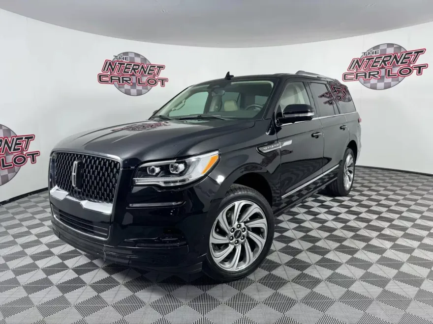 2022 Lincoln Navigator Standard photo 1