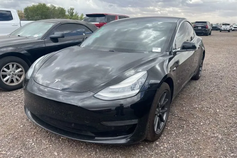 2018 Tesla Model 3 Long Range photo 1