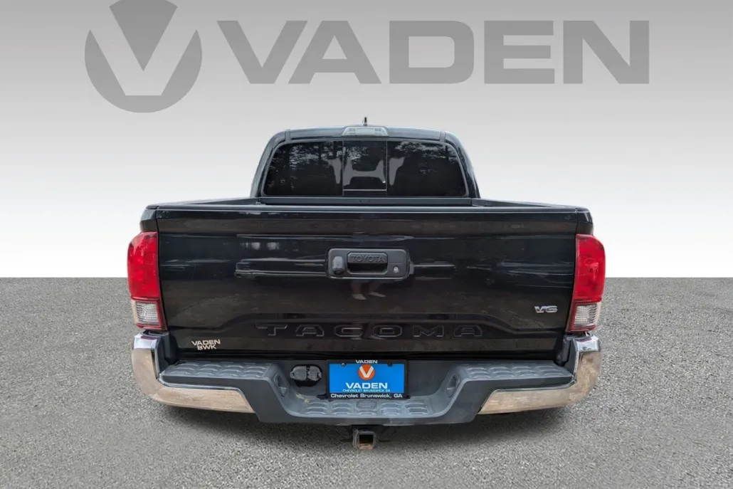 2019 Toyota Tacoma TRD Off-Road photo 1