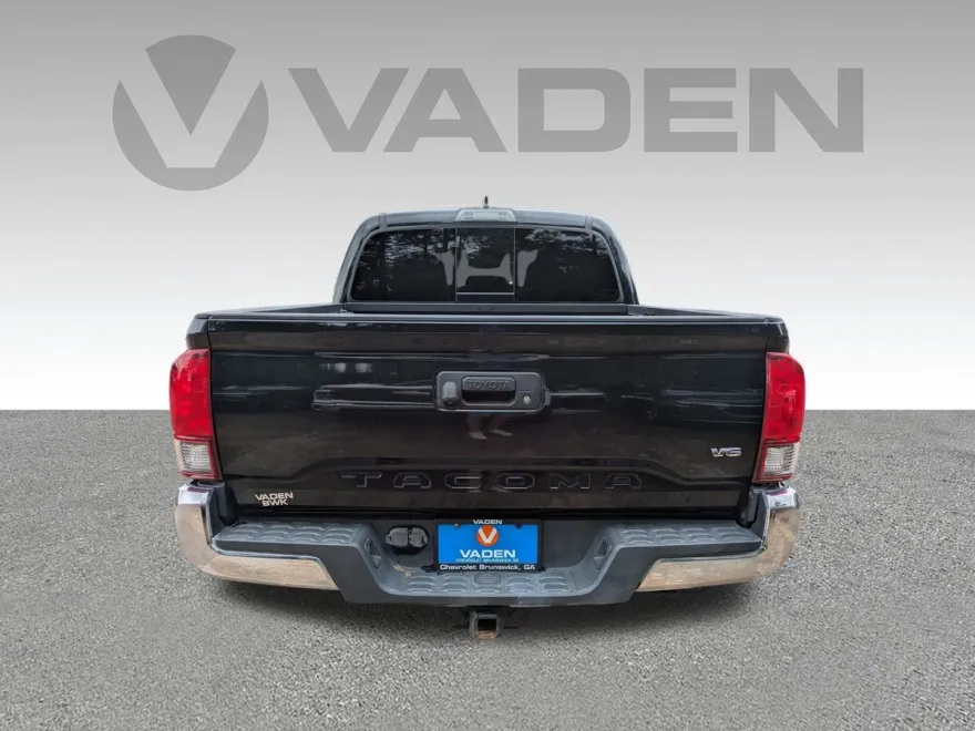 2019 Toyota Tacoma TRD Off-Road photo 1