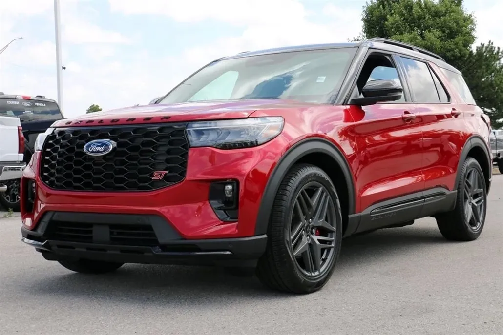 2025 Ford Explorer ST photo 1