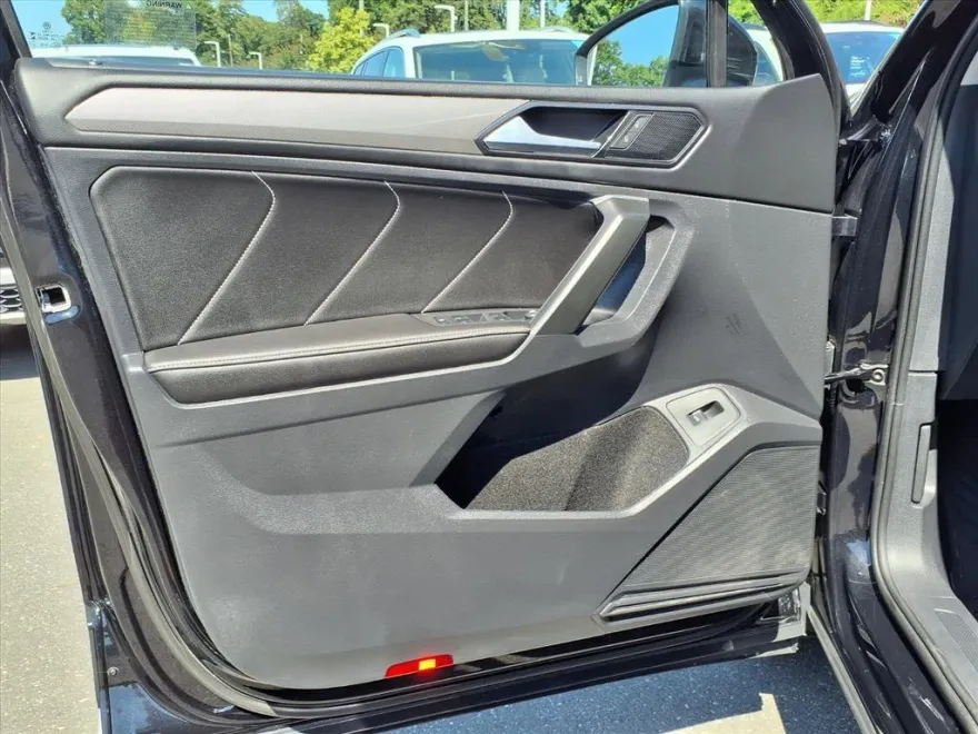2024 Volkswagen Tiguan SE Wolfsburg Edition photo 1
