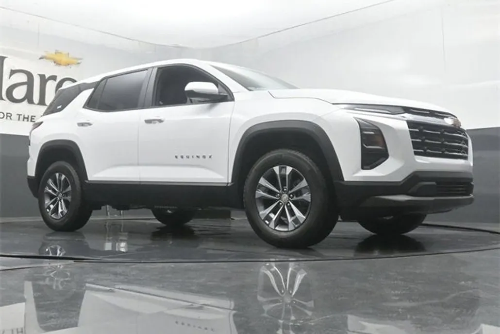 2026 Chevrolet Equinox LT photo 1