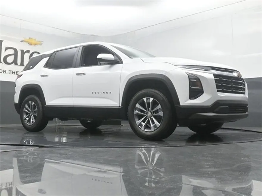 2026 Chevrolet Equinox LT photo 1