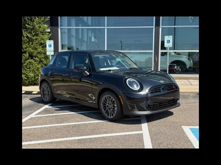 2025 Mini Cooper 4 Door Hardtop Signature photo 1