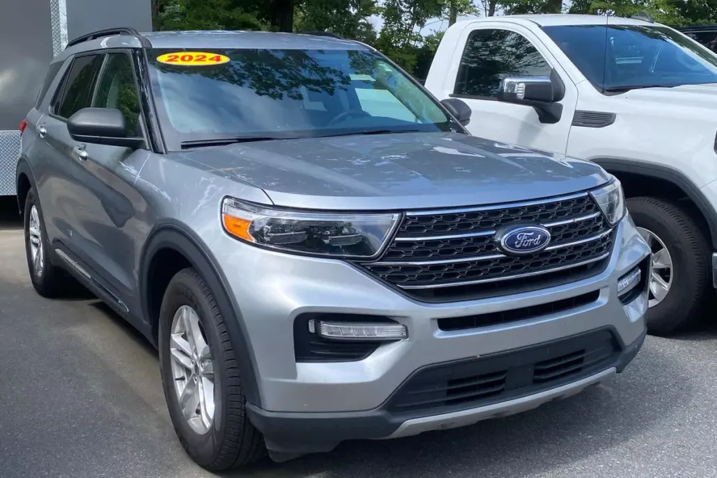 2024 Ford Explorer XLT photo 1