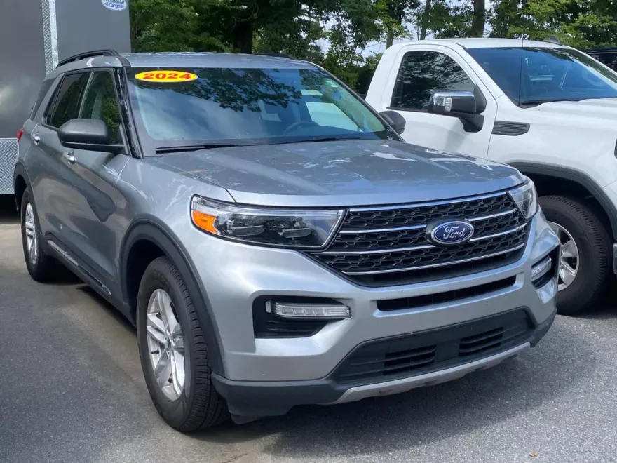 2024 Ford Explorer XLT photo 1