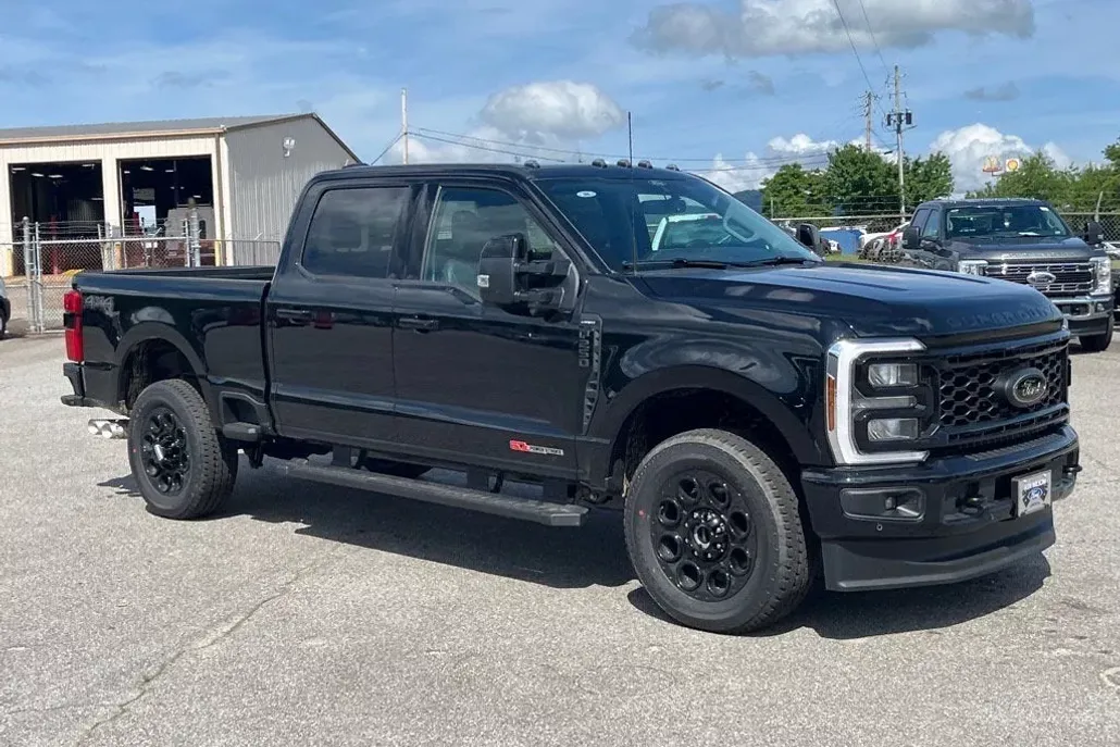2025 Ford F-250 Lariat photo 1