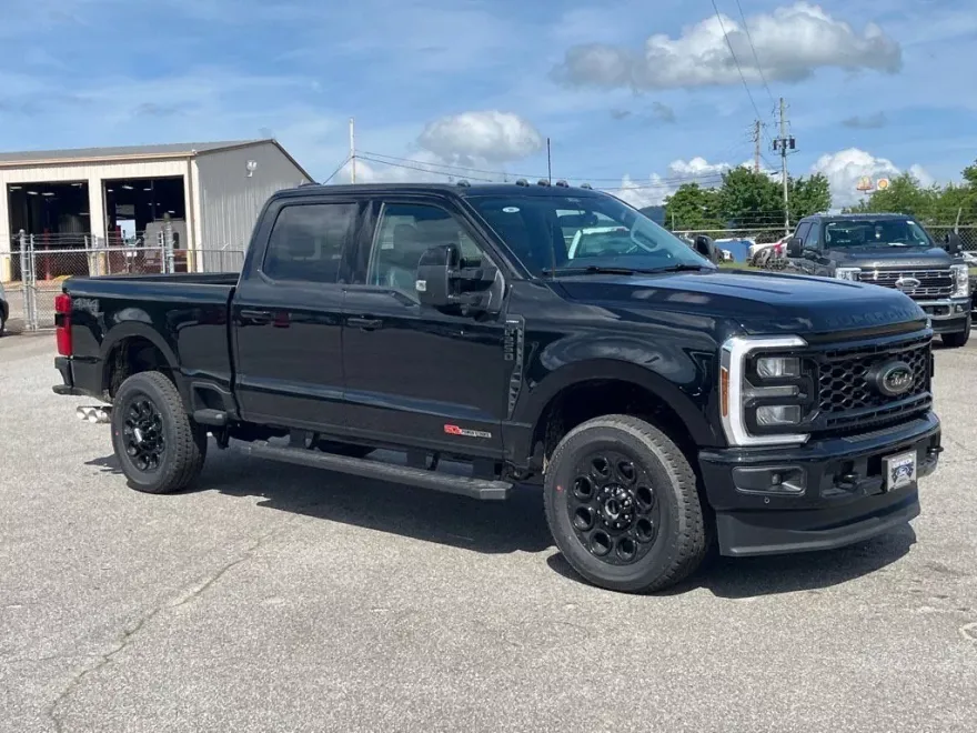 2025 Ford F-250 Lariat photo 1