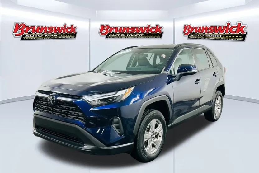 2022 Toyota RAV4 XLE photo 1