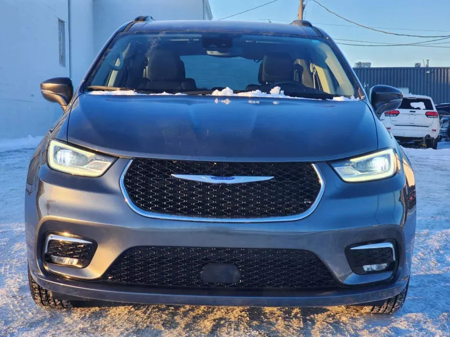 2021 Chrysler Pacifica Touring photo 1