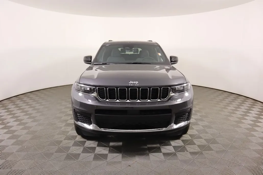2025 Jeep Grand Cherokee Laredo photo 1