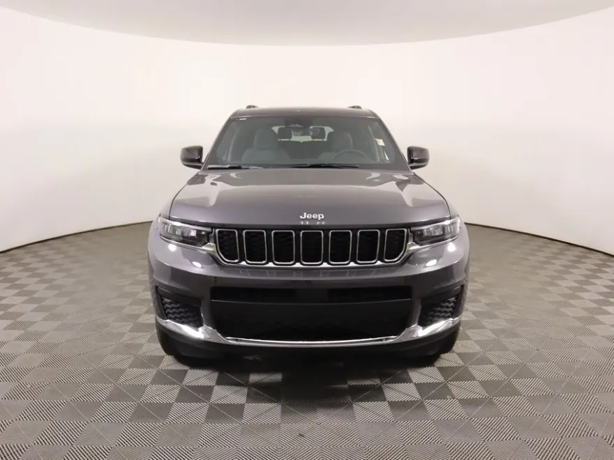2025 Jeep Grand Cherokee Laredo photo 1