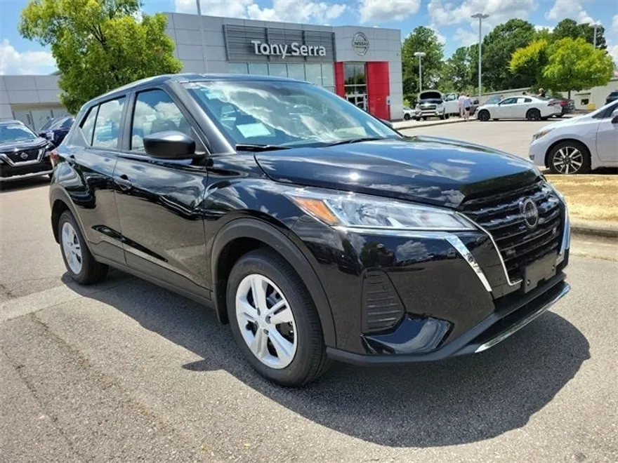 2025 Nissan Kicks Play S photo 1