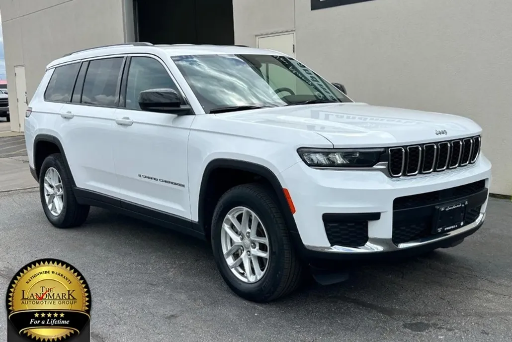 2022 Jeep Grand Cherokee Laredo photo 1