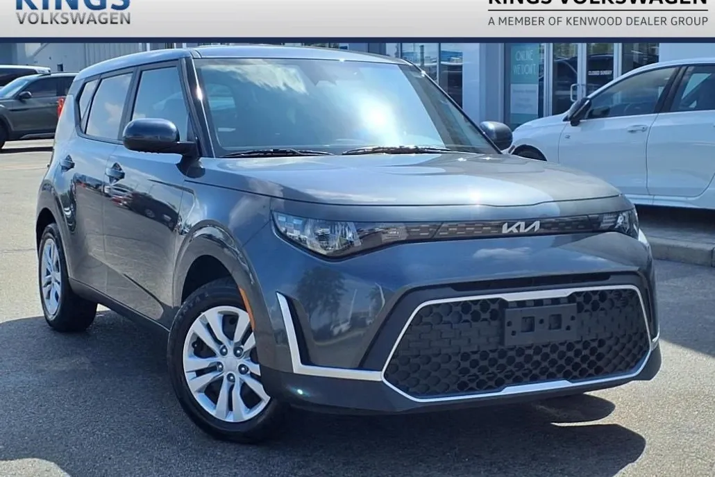 2023 Kia Soul LX photo 1