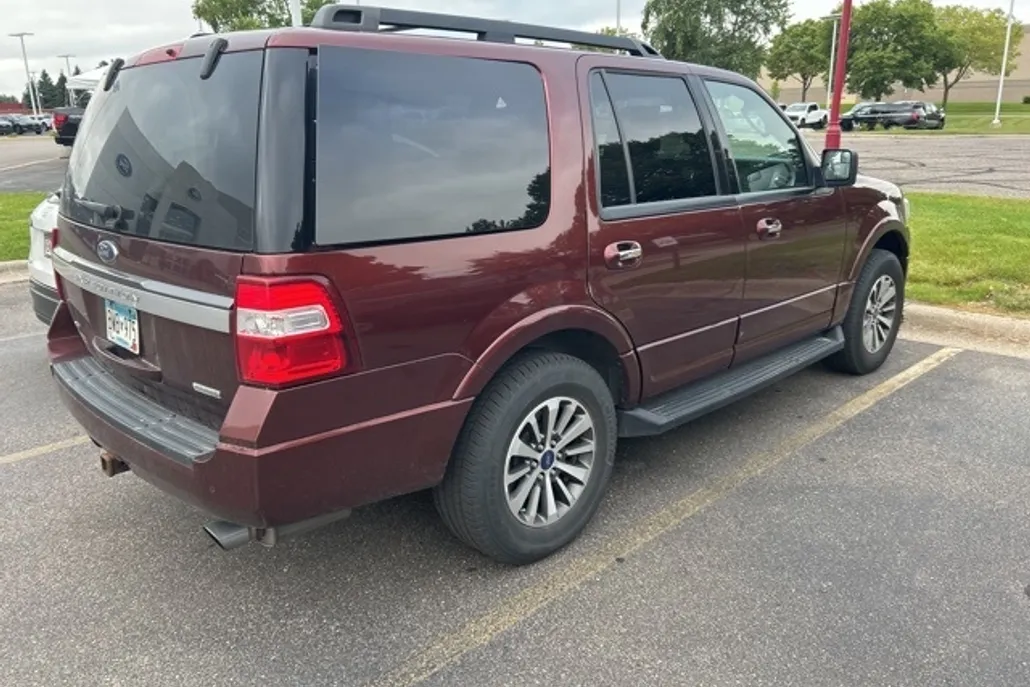 2017 Ford Expedition XLT photo 1