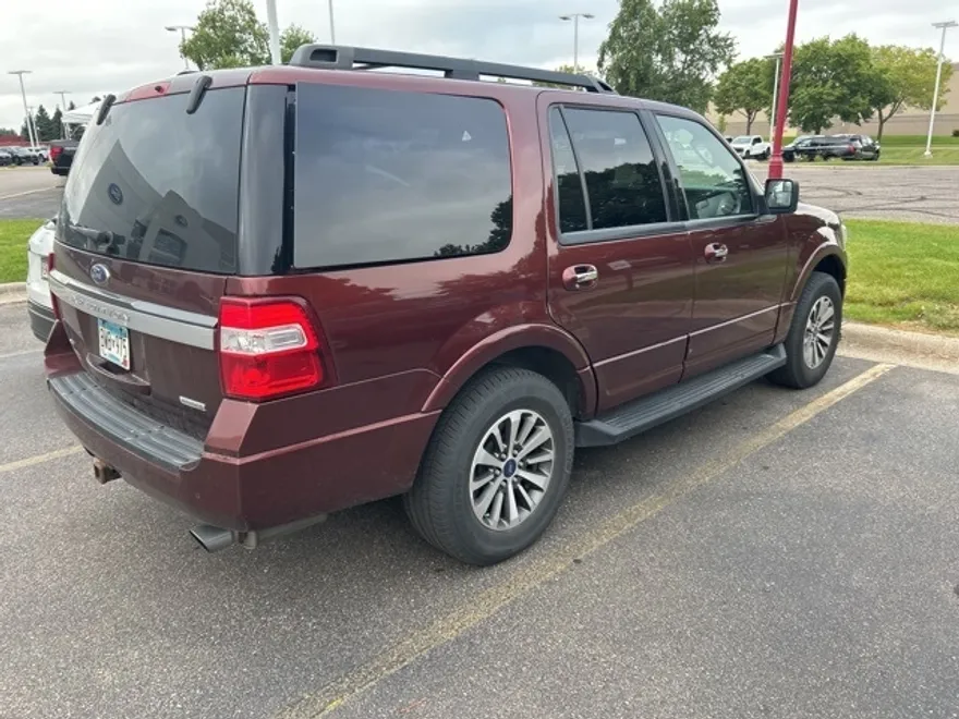 2017 Ford Expedition XLT photo 1