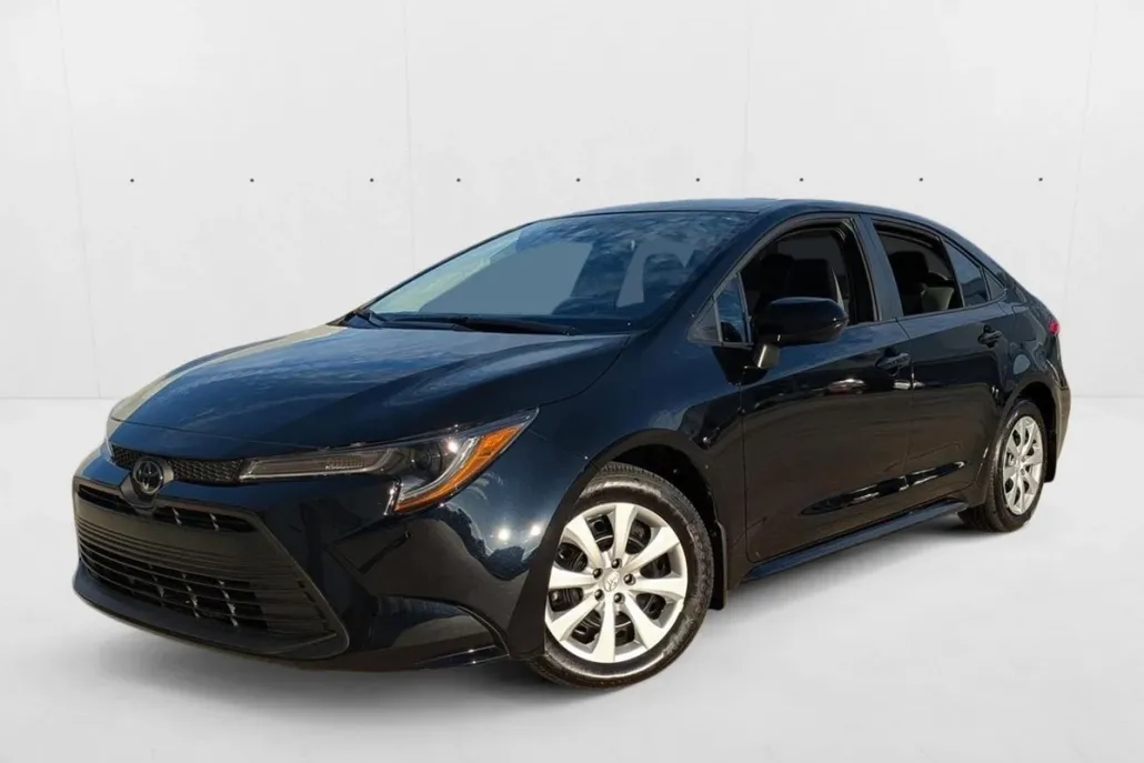 2025 Toyota Corolla LE photo 1