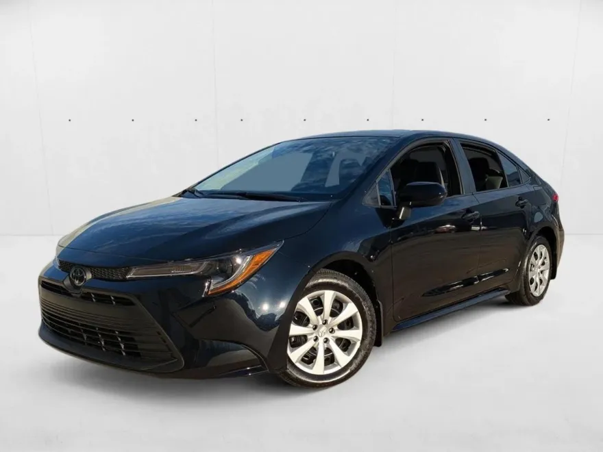 2025 Toyota Corolla LE photo 1