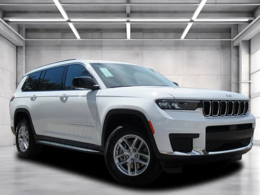 2025 Jeep Grand Cherokee Laredo photo 1