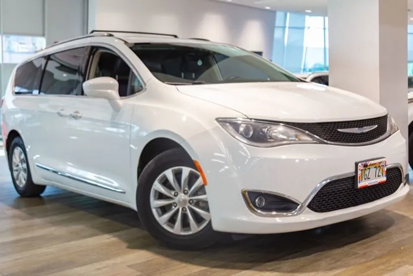 2018 Chrysler Pacifica Touring L photo 1