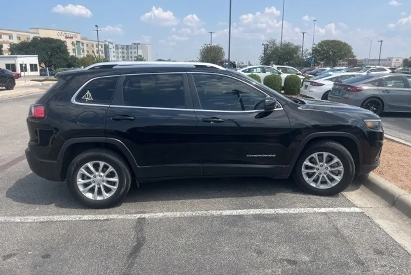 2019 Jeep Cherokee Latitude photo 1