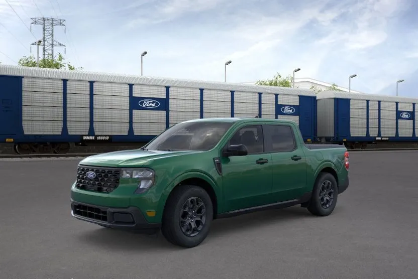 2025 Ford Maverick XLT photo 1