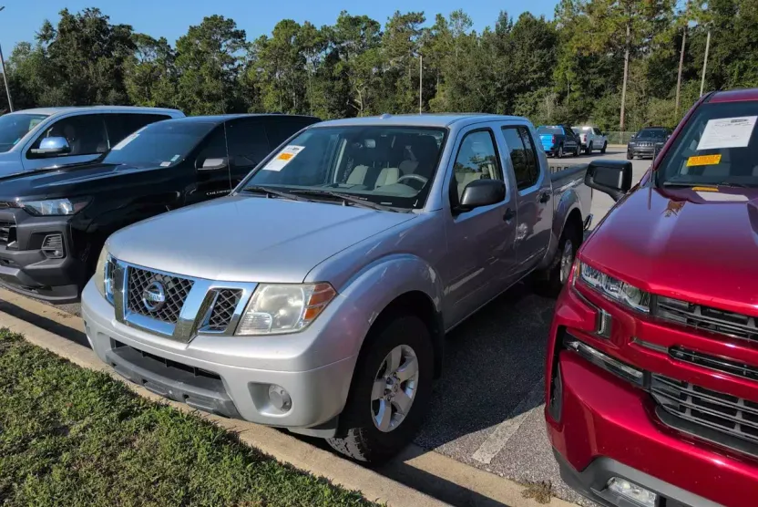 2012 Nissan Frontier SV photo 1