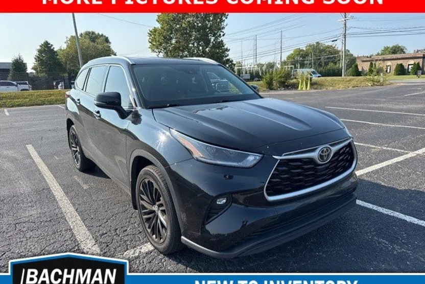 2021 Toyota Highlander XLE photo 1