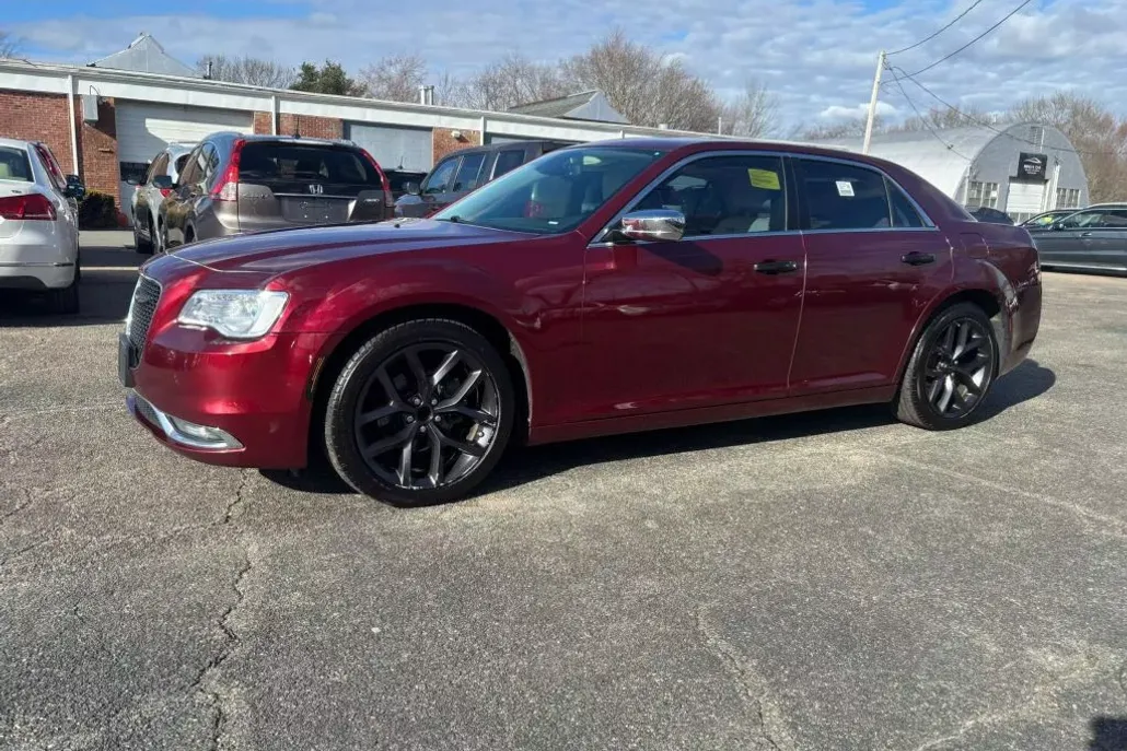 2017 Chrysler 300 photo 1