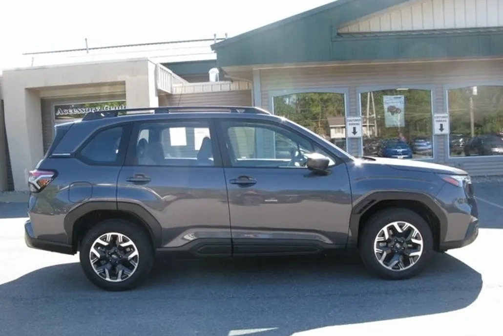 2025 Subaru Forester Base photo 1