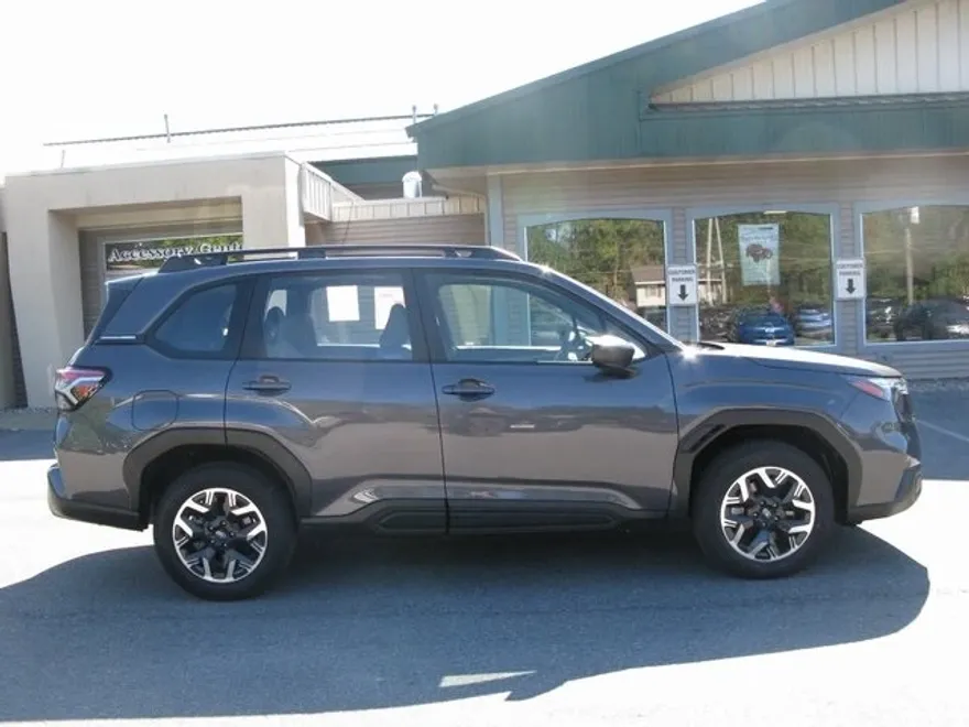 2025 Subaru Forester Base photo 1