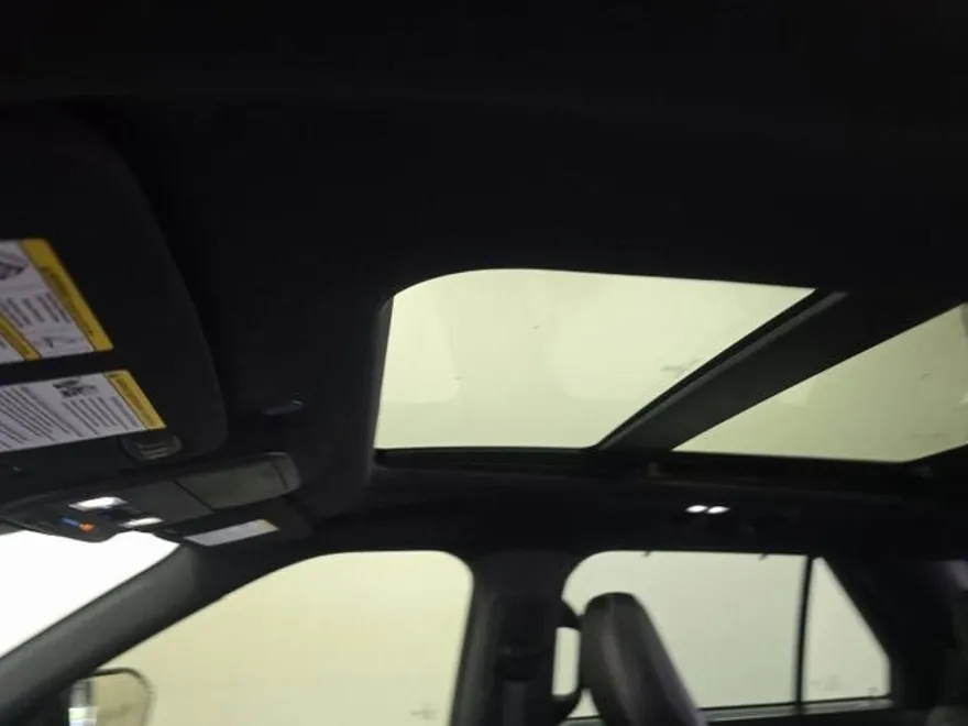 2022 Ford Explorer ST photo 1