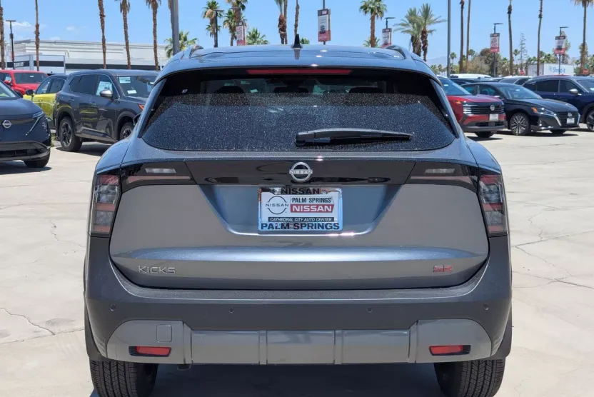 2025 Nissan Kicks SR photo 1