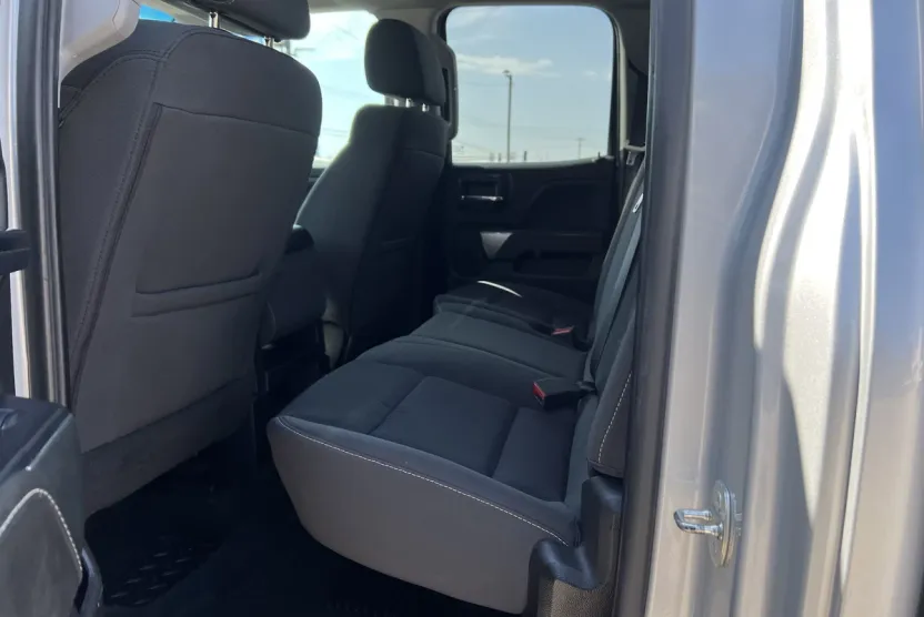 2018 Chevrolet Silverado 1500 LT photo 1