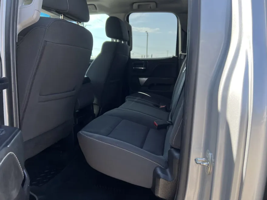 2018 Chevrolet Silverado 1500 LT photo 1