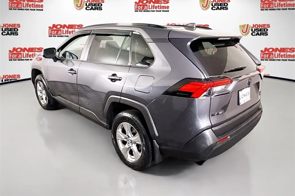 2023 Toyota RAV4 XLE photo 1