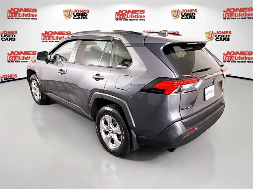2023 Toyota RAV4 XLE photo 1