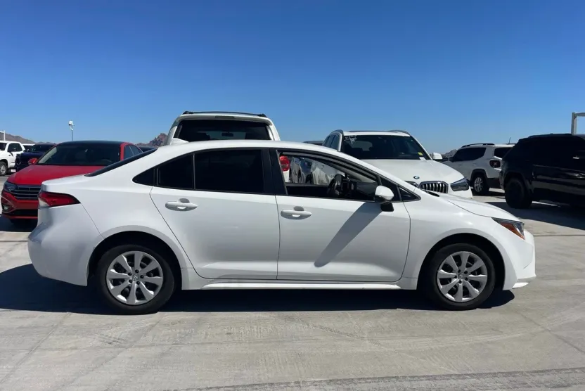 2023 Toyota Corolla SE XLE photo 1