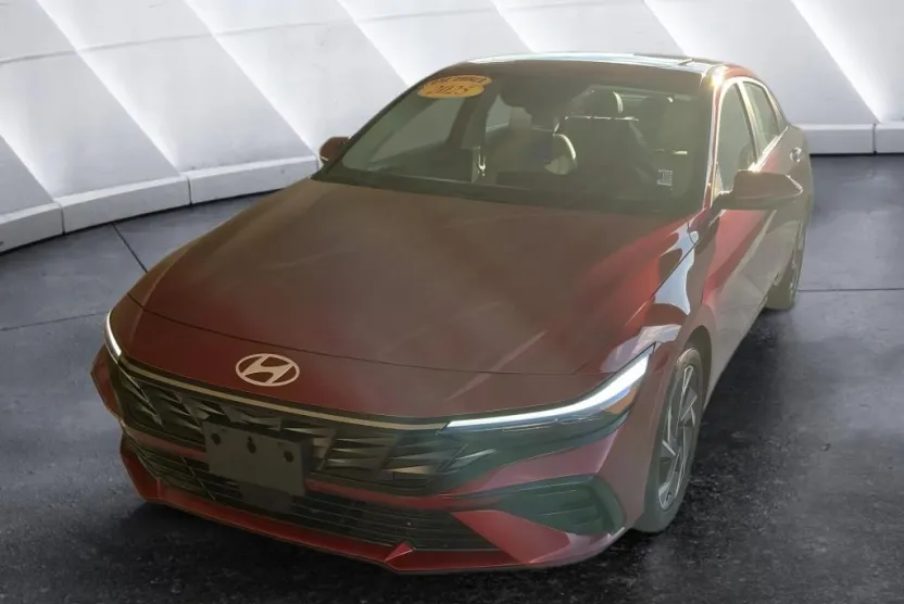 2025 Hyundai Elantra Limited photo 1