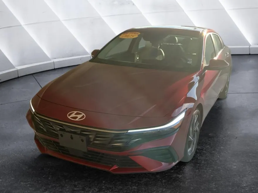 2025 Hyundai Elantra Limited photo 1