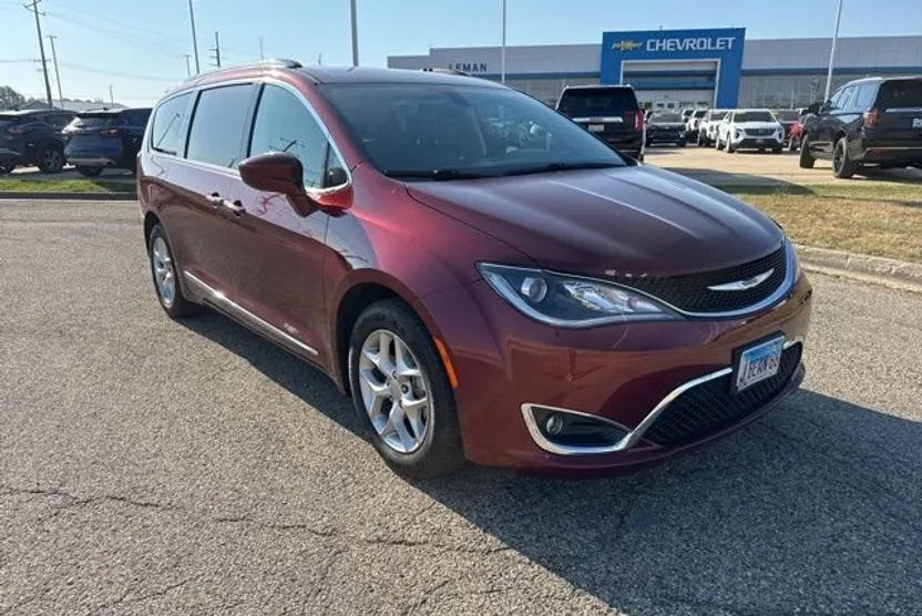 2019 Chrysler Pacifica Touring Plus photo 1