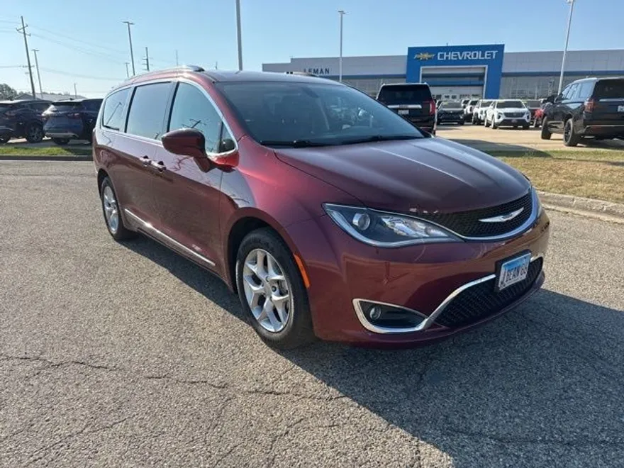 2019 Chrysler Pacifica Touring Plus photo 1