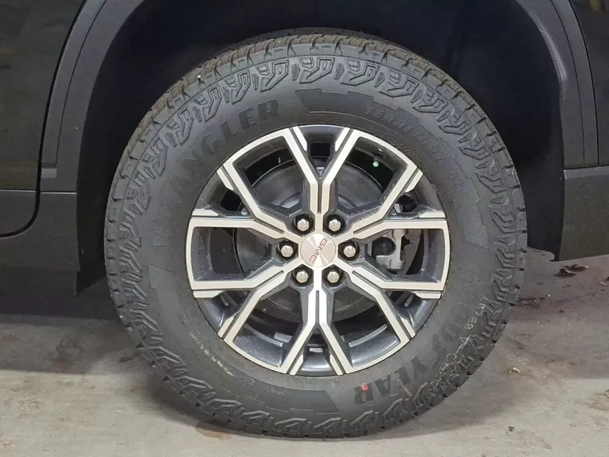 2025 Gmc Acadia AT4 photo 1