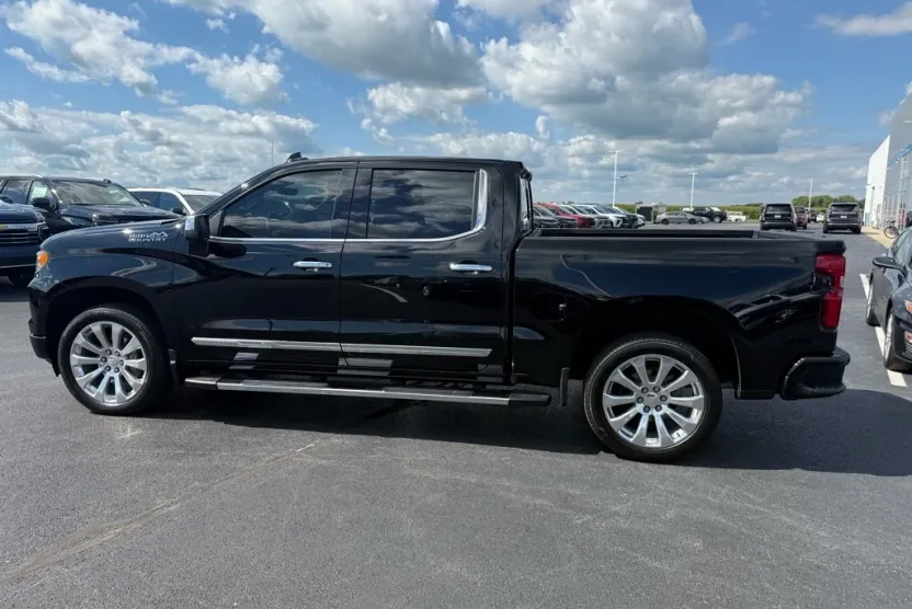 2024 Chevrolet Silverado 1500 High Country photo 1