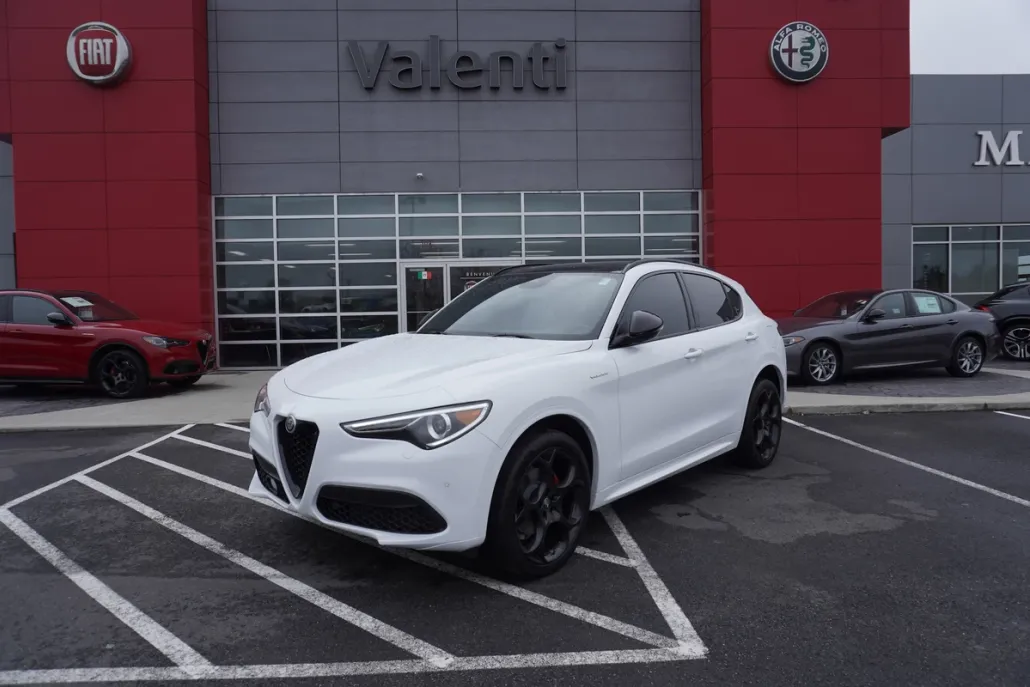 2023 Alfa Romeo Stelvio Ti photo 1